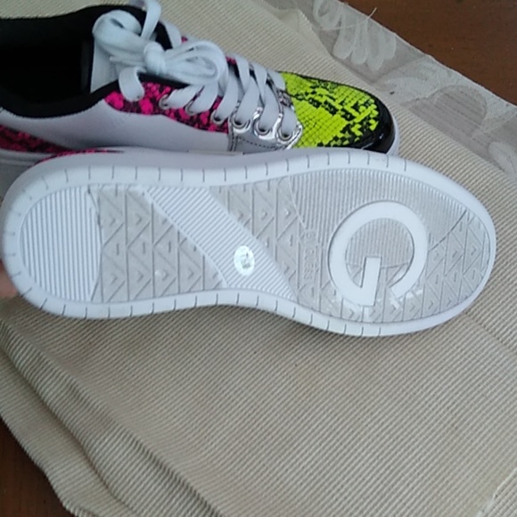 GBG GUESS  sneak print - Picture 7 of 9